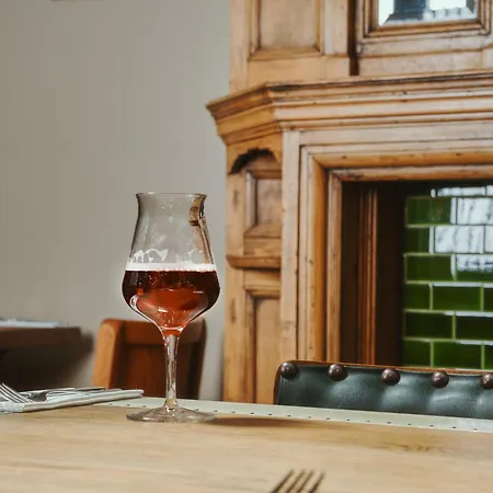 The Black Lion Pub & Boutique Guesthouse-3